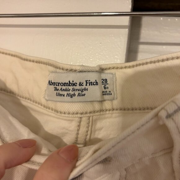 Abercrombie & Fitch Cropped White Jeans - Picture 2 of 3